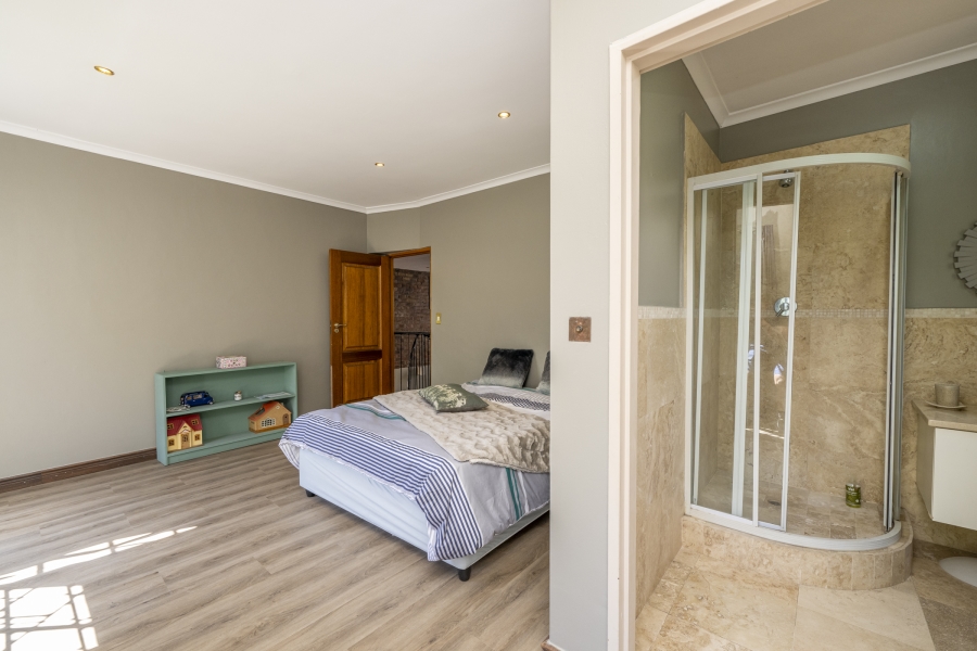 6 Bedroom Property for Sale in Vierlanden Western Cape